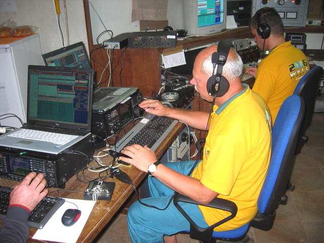 24 rádió- összeköttetések keresni helyszíni tapasztalatok több mint 50 éve
